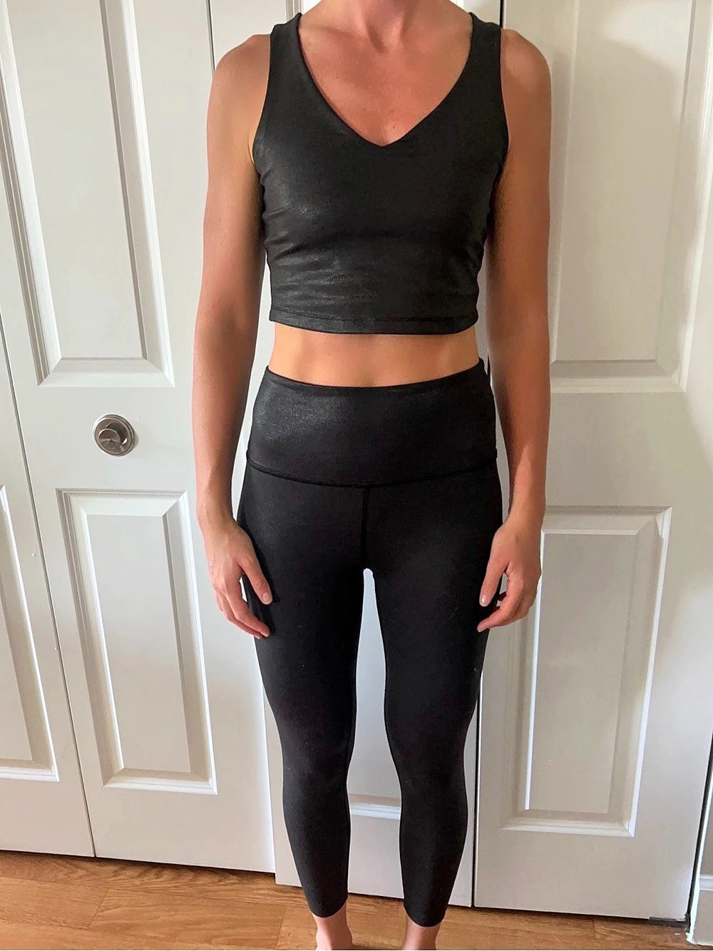 Beyond Yoga Shiny Black V-Neck Athletic Crop Top Size S